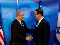 El secretario del Tesoro, Steven Mnuchin (izq) se reunió con el primer ministro de Israel, Benjamin Netanyahu (der). EFE / R. Zvulun