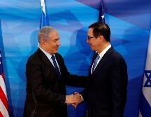 El secretario del Tesoro, Steven Mnuchin (izq) se reunió con el primer ministro de Israel, Benjamin Netanyahu (der). EFE / R. Zvulun