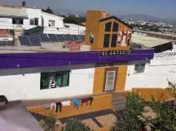 En uno de los hechos, sujetos sometieron al padre a golpes, apuntándole con la pistola y luego se dirigieron a una de las habitaciones, donde dieron con un sobre de dinero con la cantidad de 20 mil pesos. FACEBOOK / El Refugio Casa Del Migrante