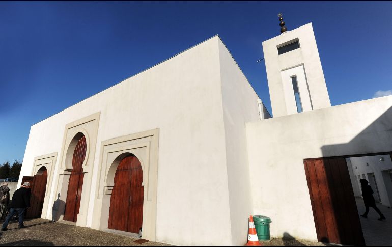 La mezquita de Bayona en una imagen de 2015. La policía estableció un perímetro de seguridad alrededor del sitio. AFP/ARCHIVO