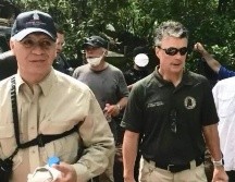 El jefe de la policía de Sinaloa (izq) acompañó a agentes de la DEA y otros funcionarios de EE.UU. en una visita al estado el 12 de septiembre. DEA