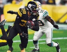 Minkah Fitzpatrick (#39), llegado a Pittsburgh apenas el mes pasado proveniente de Miami, interceptó en dos ocasiones a su ex equipo. AFP / J. Sargent
