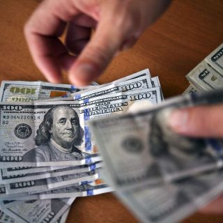 Dólar muestra ligero avance, se vende en 19.47 pesos en bancos