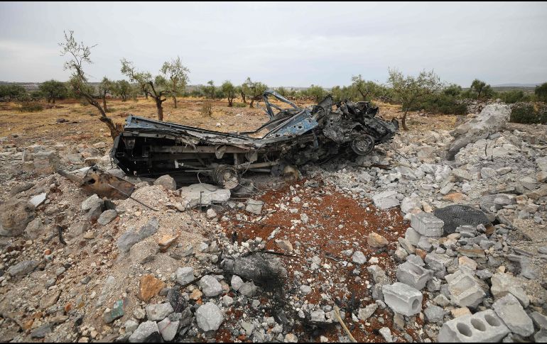 Los escombros marcan el sitio donde presuntamente se escondía el líder Abu Bakr al-Baghdadi, en las orillas de la pequeña aldea siria de Barisha, ubicada al noroeste de Idlwb. AFP/O. Hal Kadour