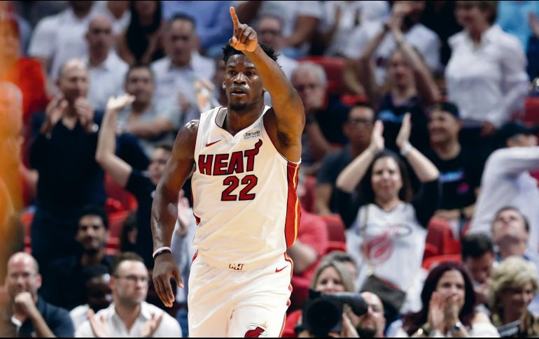 Butler aportó 21 puntos en su primer juego con el uniforme del Heat de Miami. AP / L. Sladky