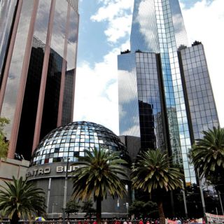 Bolsa Mexicana opera a la baja, atenta a la política monetaria de EU