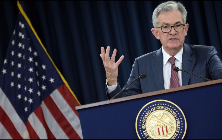 El presidente de la Reserva Federal de EU, Jerome Powell ofreció una conferencia de prensa en Washington para dar a conocer la decisión de reducir la tasa de interés. AFP / E. Baradat