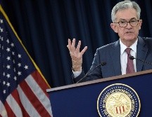 El presidente de la Reserva Federal de EU, Jerome Powell ofreció una conferencia de prensa en Washington para dar a conocer la decisión de reducir la tasa de interés. AFP / E. Baradat