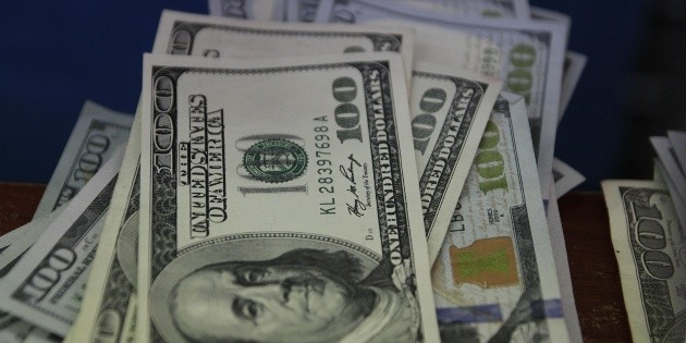 D&oacute;lar retrocede, cierra en 19.47 pesos a la venta en bancos