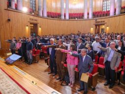 Por último, los 186 nuevos consejeros y sus 137 suplentes, miembros de la comunidad universitaria, rindieron protesta de sus cargos, en los que fungirán durante el periodo 2019-2020. TWITTER/ @udg_oficial