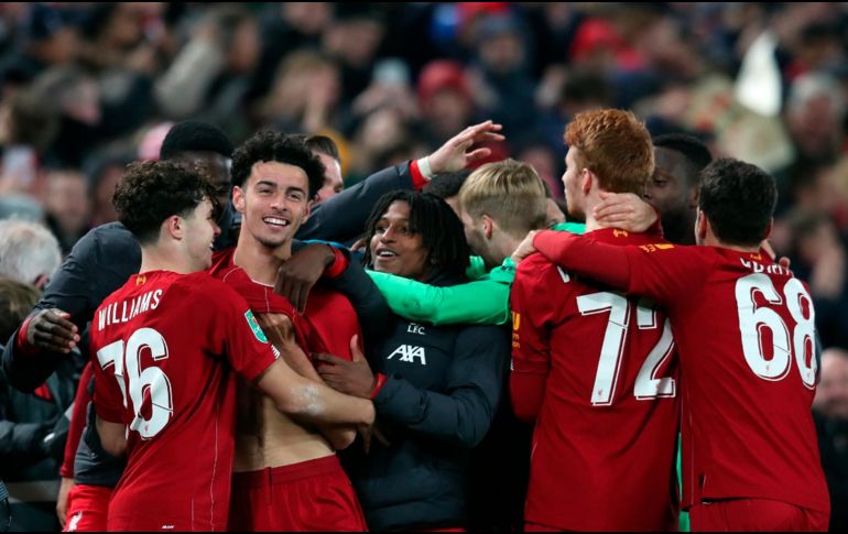 Los jugadores suplentes del Liverpool dieron la cara por el equipo y eliminaron al Arsenal. AP. J. Super