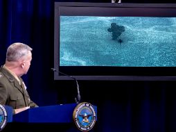 El general Kenneth F. McKenzie Jr. mostró el material gráfico durante una conferencia de prensa este miércoles. AP/A. Harnik