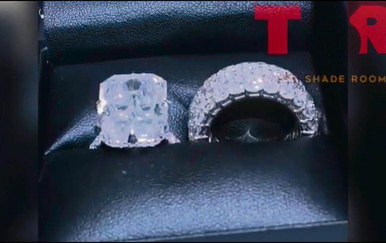 Las piezas cuentan con diamantes de corte marquise y una inscripción al interior en la que puede leerse “Barbie y Ken”. ESPECIAL