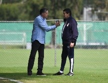 El fondo de la charla se desconoce, pero Peláez y el entrenador intercambiaron puntos de vista durante varios minutos en la cancha Fausto Prieto. IMAGO7