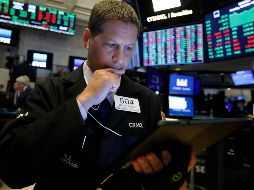 El promedio industrial Dow Jones bajó 140 puntos hasta ubicarse en 27 mil 046 unidades. AP/R. Drew