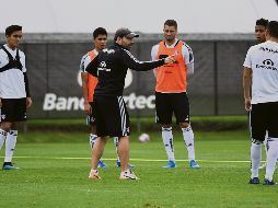 Leandro Cufré y sus jugadores están obligados a ganar esta noche para seguir en la pelea por un lugar entre los ocho mejores del torneo. IMAGO7