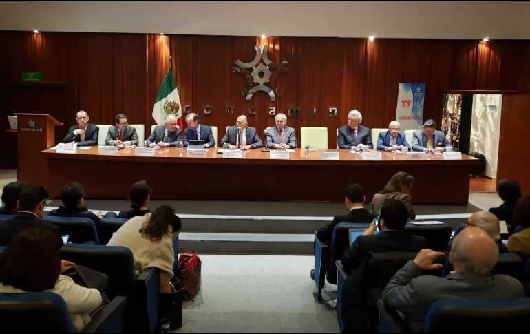 Por ello hoy viernes 1 de noviembre en la sede de la Confederación de Cámaras Industriales (Concamin) se reunieron los empresarios que estuvieron encargados de dar seguimiento a la negociación del T-MEC. TWITTER/ @CONCAMIN