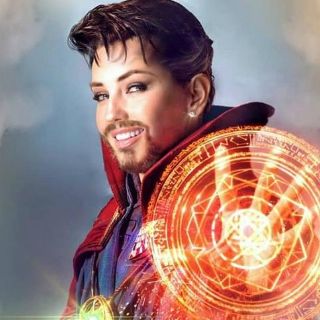 Thalía se disfraza del Dr. Strange para Halloween 2019