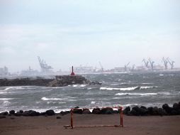 El alto oleaje generó anegamientos y daños a embarcaciones locales. NTX/ARCHIVO