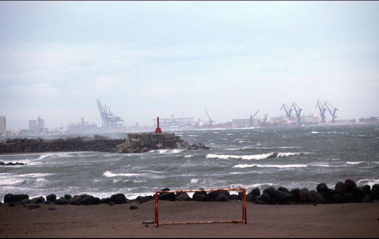 El alto oleaje generó anegamientos y daños a embarcaciones locales. NTX/ARCHIVO