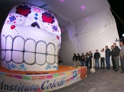 Destacan que en la elaboración del dulce gigante participaron unas 30 personas cada día. TWITTER/@CripticaNotiQro