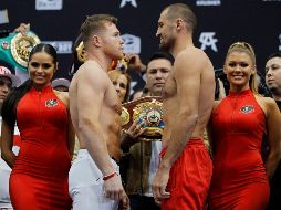 Saúl Álvarez y Sergey Kovalev se vieron las caras por última vez antes de enfrentarse esta noche en Las Vegas. AP/J. Locher