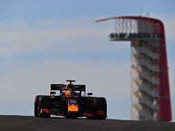 Max Verstappen alzó la mano para llevarse la `pole position´. AFP / C. Mason