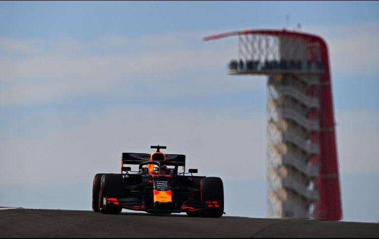 Max Verstappen alzó la mano para llevarse la `pole position´. AFP / C. Mason