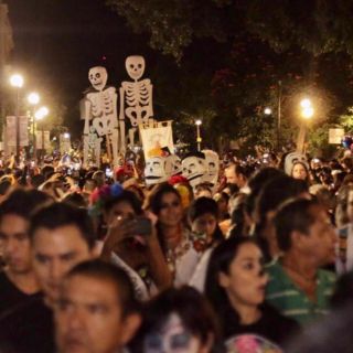 Vehículo embiste a comparsa en Oaxaca; hay cinco heridos