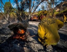 Los bomberos contuvieron 20% de un incendio que arrasó con casi 38 kilómetros cuadrados y obligó a la evacuación de 11 mil personas. AFP/A. Gomes