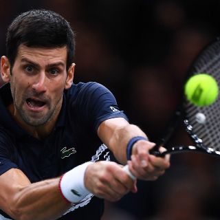 Djokovic suma su quinta copa en París; se queda a un Másters de Nadal