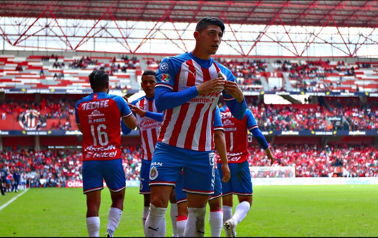 Alan Pulido celebra uno de sus dos goles ante el Toluca. IMAGO7/ A. Suárez