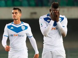 Corría el minuto 53 del partido entre Hellas Verona y Brescia cuando la afición comenzó a ofender a Balotelli. AP / S. Venezia