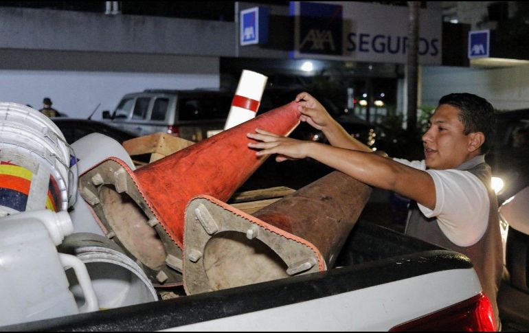 En el operativo se aseguraron 90 objetos con los que se apartaban lugares. ESPECIAL/Gobierno de Guadalajara