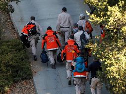 El tiroteo dejó 5 muertos y decenas de heridos que acudieron al hospital disfrazados huyendo de la escena. EFE