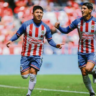 Tardío triunfo para Chivas