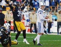 Adam Vinatieri (#4) erró un intento de 43 yardas que le hubiese dado el triunfo a los Colts. AP / G. Puskar