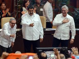 Raúl Castro Ruz (i a d),  Nicolás Maduro y Miguel Díaz-Canel (d) en la clausura del Encuentro Antimperialista de Solidaridad, por la Democracia y contra el Neoliberalismo en el Palacio de Convenciones, en La Habana, Cuba. EFE/ARCHIVO