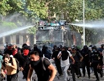 En el centro de Santiago, se percibió justo cuando la policía dispersaba a miles de personas que se manifestaban para pedir reformas sociales y contra el gobierno de Sebastián Piñera. AFP/ M. Bernetti