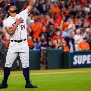 Roberto Osuna le hace un guiño a los Charros