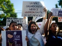 El rechazo al fallo judicial ha popularizado hashtags como #TocarNiñasSíEsDelito. GETTY IMAGES