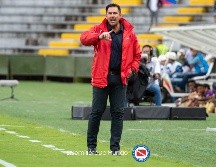 El argentino Davobe actualmente dirige a Argentinos Juniors. TWITTER / @AAAJoficial