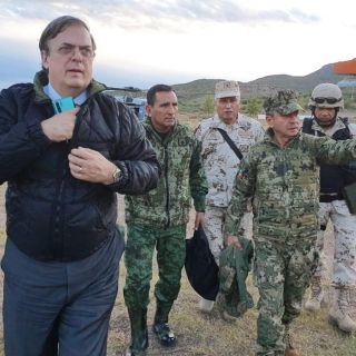 Ebrard recorre lugar de masacre en Sonora; descarta tensión con EU
