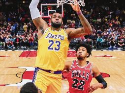 LeBron James volvió a ser el líder de los Lakers para guiarlos a su sexto triunfo consecutivo tras haber anotado 30 puntos. EFE