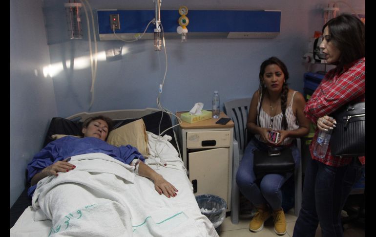 Una turista mexicana es atendida en el hospital gubernamental de Gerasa. AFP/A. Abdo