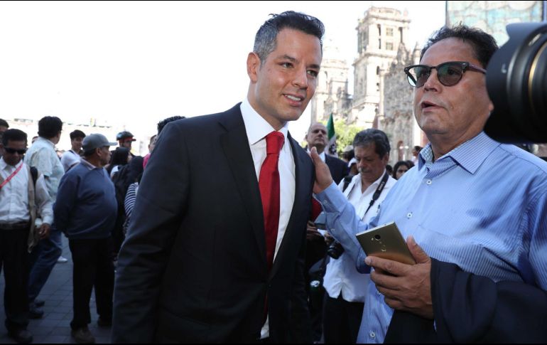 31 alcaldes de la región de la Mixteca bloquearon desde la mañana, las puertas de acceso a la sede de la ciudad para denunciar al mandatario estatal. SUN / ARCHIVO