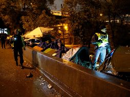 Los migrantes vivían en tiendas de campaña improvisadas cerca de la carretera de circunvalación de París. AP / F. Mori
