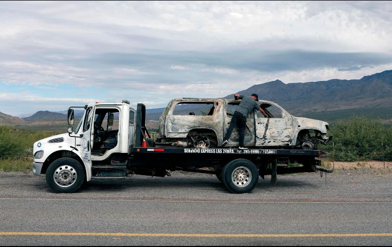 Trasladarán a Hermosillo los vehículos en los que viajaban las familias LeBarón y Langford cuando fueron atacados en la sierra de Bavispe, Sonora. AFP / H. Martínez