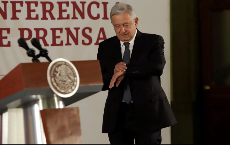 López Obrador adelantó que en una de sus conferencias de prensa matutinas se dará a conocer el plan de estudio y la convocatoria de la Universidad de la Salud. NTX/G. Durán