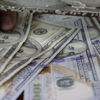 Dólar hila segundo día con descenso, cierra en 19.47 pesos